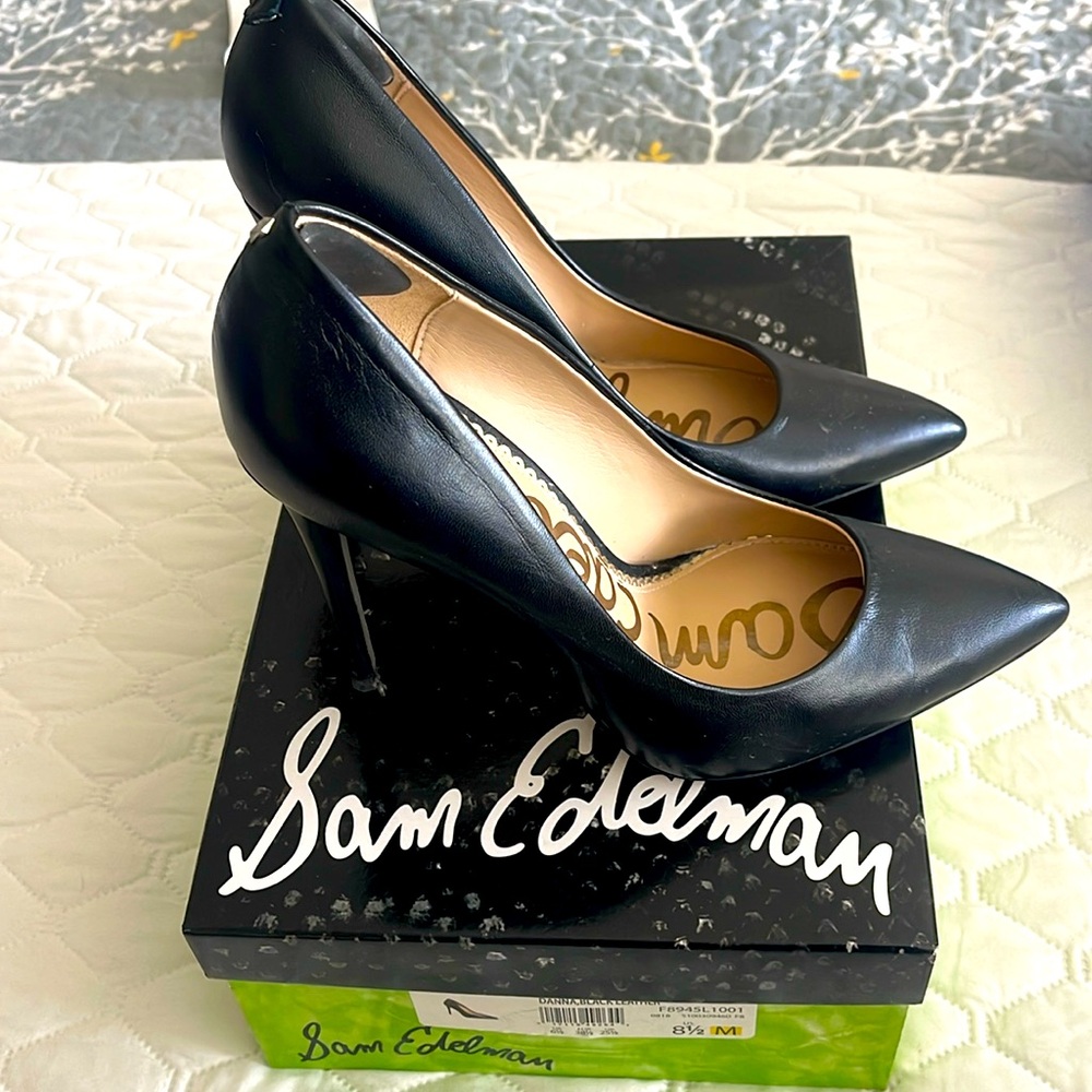 Black leather Sam Edelman Danna pumps